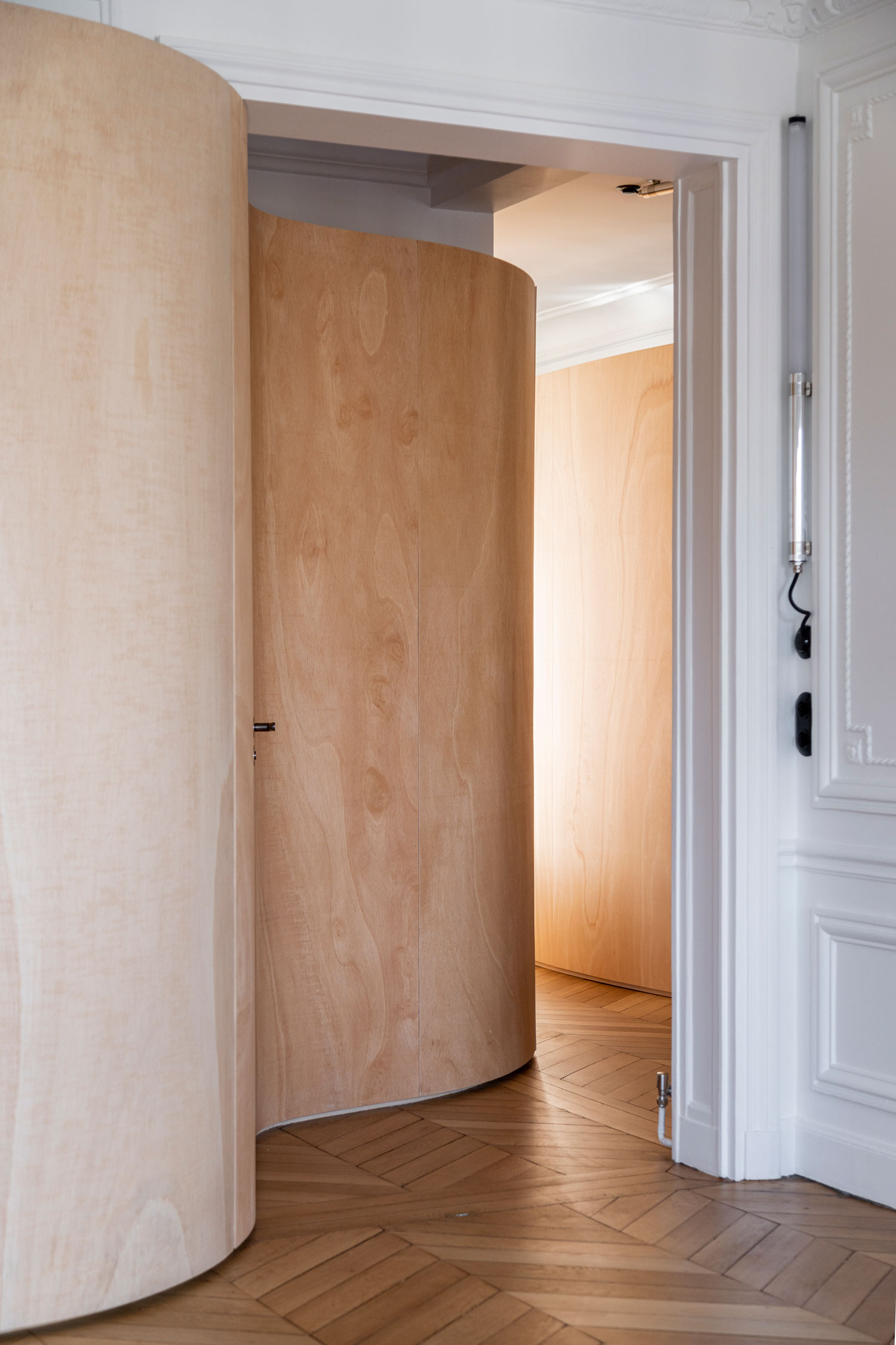 Wooden Ribbon Paris Apartment Renovation Gabrielle Toledano Architects Yellowtrace